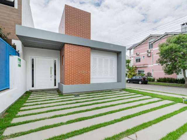 Casa com 3 quartos à venda na Rua Alexandre de Gusmão, 249, Hípica, Porto Alegre por R$ 580.000