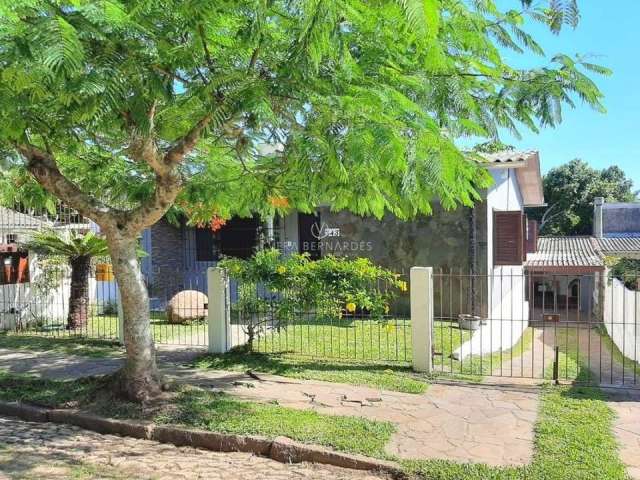 Casa com 3 quartos à venda na Rua Antônio Josephino Perrone, 343, Espírito Santo, Porto Alegre por R$ 490.000