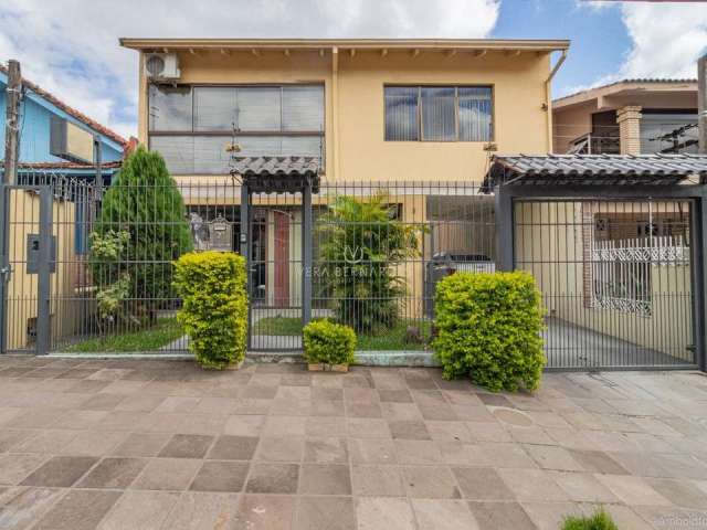 Casa com 3 quartos à venda na Estrada Vila Maria, 75, Cavalhada, Porto Alegre por R$ 860.000