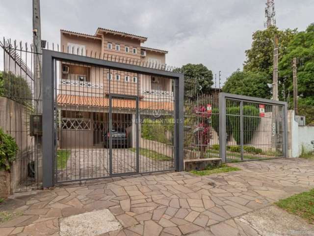 Casa com 3 quartos à venda na Rua dos Caiaguais, 91, Espírito Santo, Porto Alegre por R$ 1.100.000