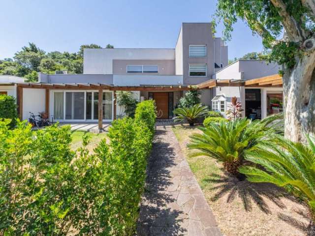 Casa em condomínio fechado com 5 quartos à venda na Avenida Coronel Marcos, 1334, Pedra Redonda, Porto Alegre por R$ 2.100.000