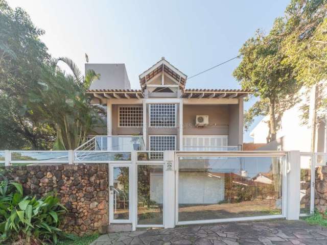 Casa com 3 quartos à venda na Rua Alcebíades Antônio dos Santos, 178, Nonoai, Porto Alegre por R$ 880.000