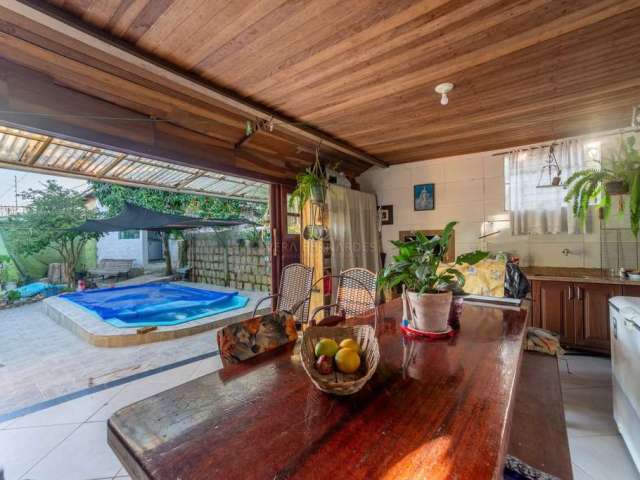 Casa com 2 quartos à venda na Rua André Primo Biazetto, 200, Campo Novo, Porto Alegre por R$ 550.000