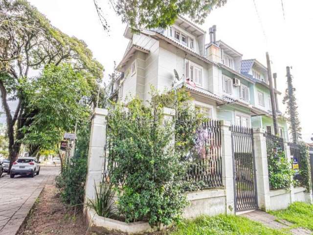 Casa com 3 quartos à venda na Rua Doutor Castro de Menezes, 1063, Vila Assunção, Porto Alegre por R$ 700.000