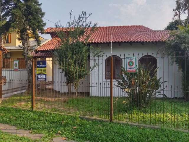 Casa com 4 quartos à venda na Avenida Guarujá, 199, Guarujá, Porto Alegre por R$ 580.000