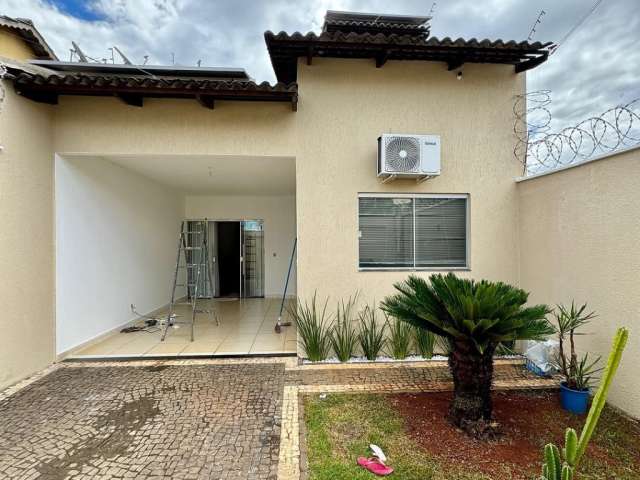 Casa 2/4 com quintal na Curicica