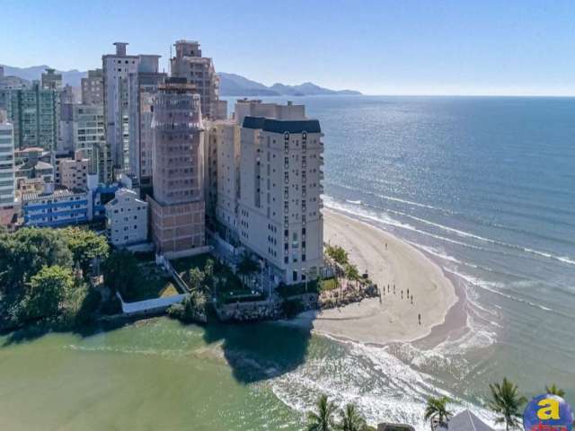 Excelente Apartamento a poucos metros do Mar | 3 Suítes, 2 Vagas de Garagem na Meia Praia em Itapema/SC - Imobiliária África