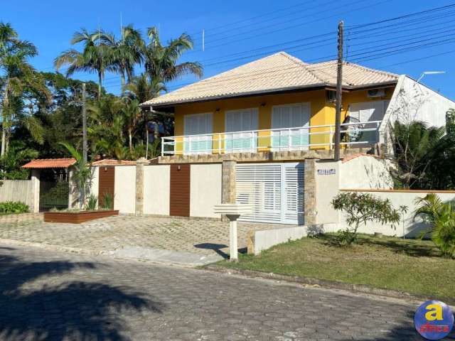 Guaratuba, Sobrado com piscina, 6 Quartos sendo 4 Suítes, garagem p 4 carros, praia Brejatuba, Guaratuba/PR - Imobiliária África