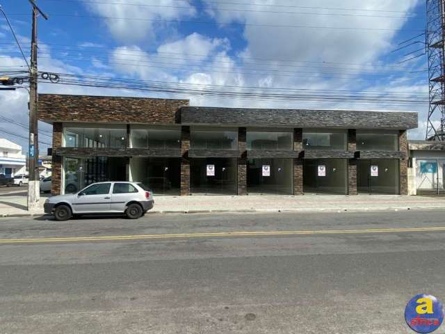 Loja para locação anual em Guaratuba -Sala comercial, 38,00 m2 útil, 2 banheiros e espaço descoberto nos fundos.