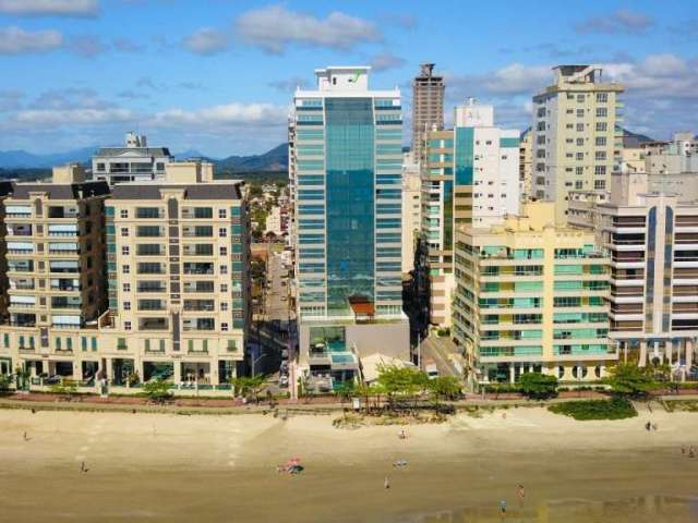 Frente Mar | Excelente Apartamento Novo | 4 Suítes sendo 1 Suíte Master, 3 vagas de Garagem na Meia Praia em Itapema/SC - Imobiliária África