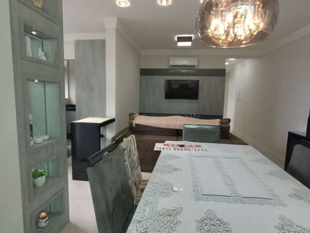 Apartamento na Rua 240 em Meia Praia