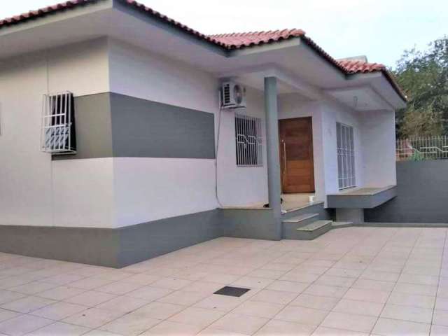 Casa com 3 quartos para alugar no Igara, Canoas  por R$ 8.500