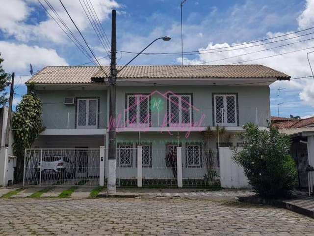 Casa de Esquina com 04 dormitórios no Cidade Jardim - Jacareí