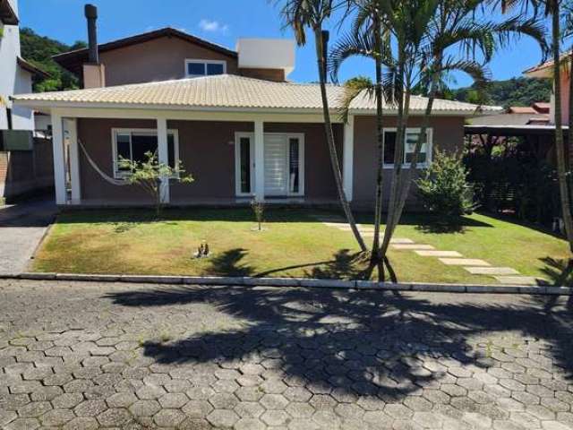 Casa em condomínio fechado com 5 quartos à venda na Rua Gécio de Souza e Silva, 65, Sambaqui, Florianópolis por R$ 2.890.000