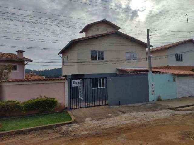 Sobrado para venda com 02 dormitórios na Estância Santa Helena em Jarinu - SP.