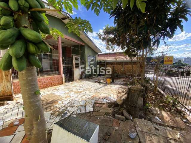 TERRENO COM DUAS CASAS, Vila Victor Issler, Passo Fundo - RS