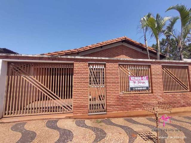 Casa com 3 dormitórios à venda, 174 m² por R$ 350.000 - Centro - Leme/SP