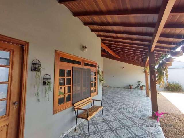 Casa com 3 dormitórios à venda, 223 m² por R$ 560.000,00 - Cidade Jardim - Leme/SP