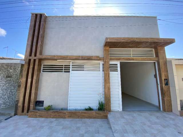 Casa ampla, 3 quartos com suíte, nova, pronta pra morar