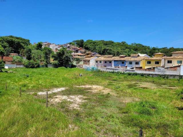 Excelente área na Granja dos Cavaleiros, com 8250m2, com condomínio residencial ao lado, e ônibus na porta