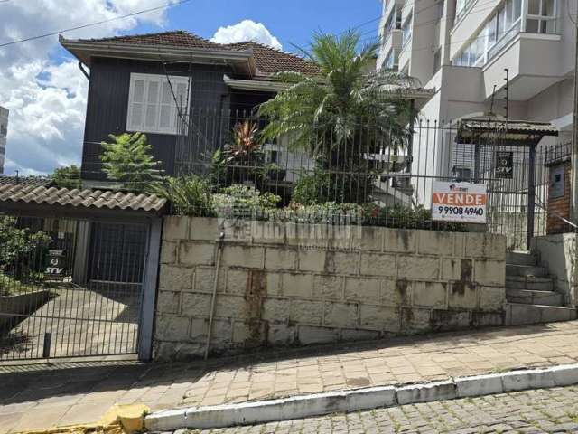 Ótima oportunidade de casa no bairro São Francisco, próximo ao centro da cidade.