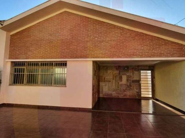 Casa disponível para venda no Jardim Paulista, possui quatro dormitórios sendo duas suítes, sala, jardim de inverno, cozinha, completa de armários. - CA00481