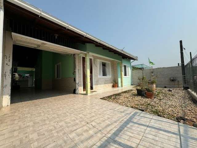 Casa à Venda em Forquilhas - 3 Dormitórios, 120m² por R$530.000