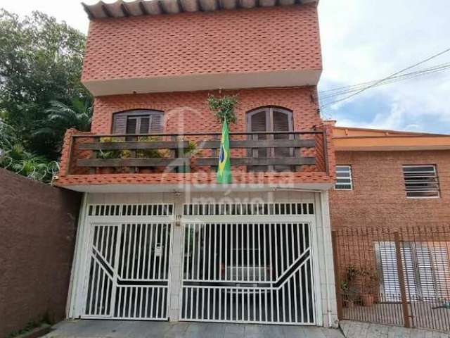 Casa à venda com 250 m², 2 dormitórios, banheiro, lavabo, sala de estar, cozinha, área de serviço e 2 vagas de garagem na Vila Formosa