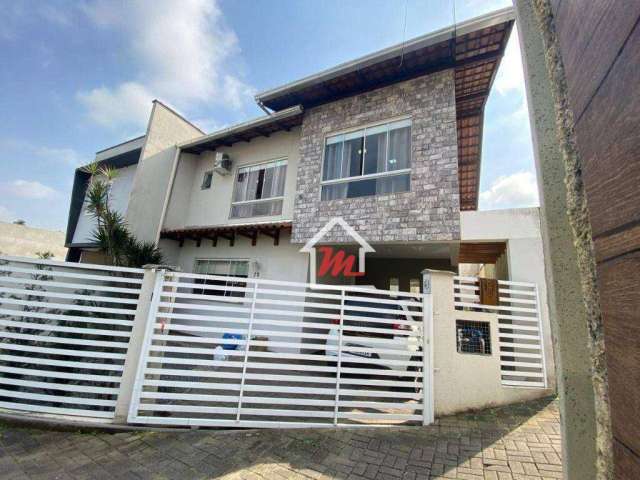 Sobrado de alto Padrão com Piscina no bairro da Velha