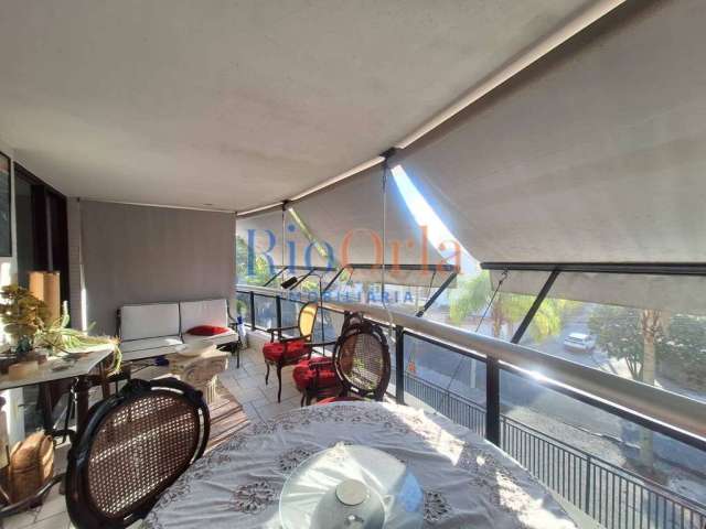 Saint Tropêz, 129m², Apt 3 qtos ( 1 ste ), deps, 2 vgs + box, 98396-9106 !