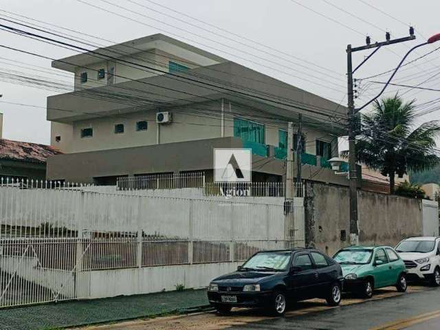 Casa incrível com 5 dormitórios (sendo 4 suítes) e terraço vista mar em São José