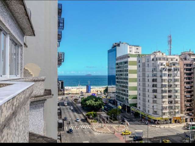 Vendo lindo apartamento de 3 quartos em Copacabana