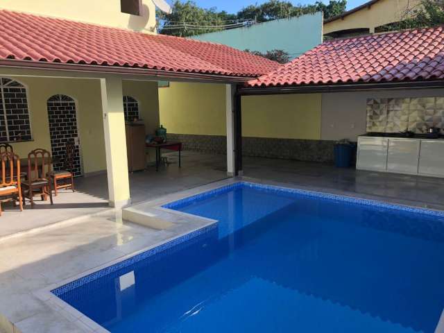 Vendo linda casa com piscina em campo grande