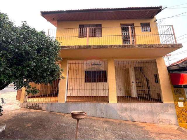 Casa Ampla com 3 Suítes à Venda no Núcleo Hab. Pres. Geisel - Bauru/SP, Excelente Localização próximo ao Atacadão/Ceasa.