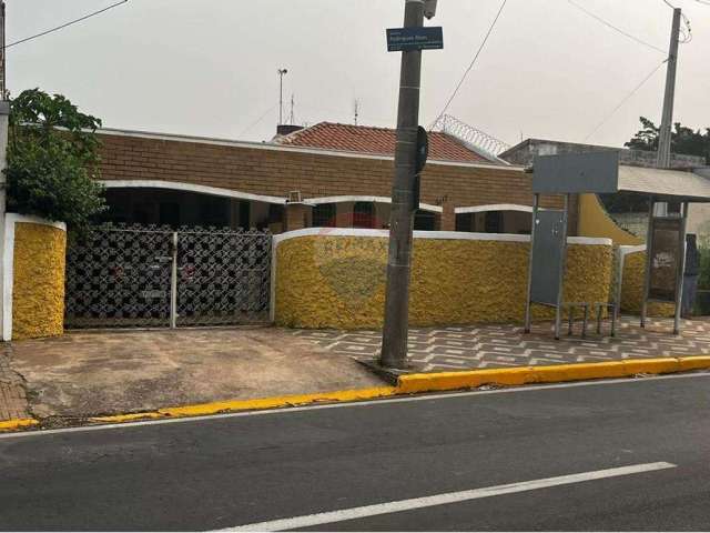 Casa a venda na Vila Cardia com 3 Quartos , 2 vagas de garagem, proximo ao horto florestal