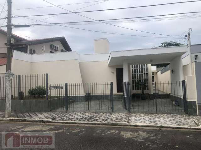 Casa para Locação em Taubaté: 4 Dormitórios e 250m²