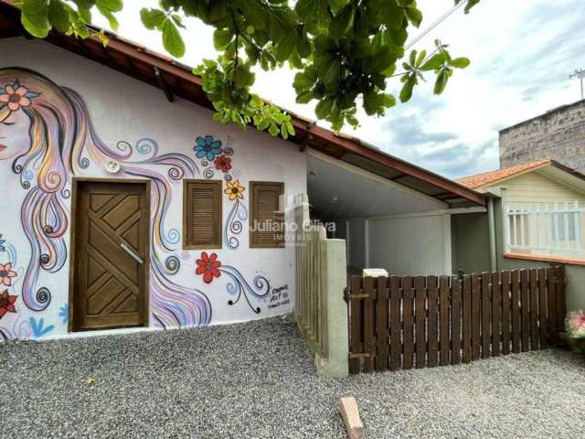 Casa Com 3 Dormitórios à Venda, 176 M² - Barra do Saí - Itapoá/sc