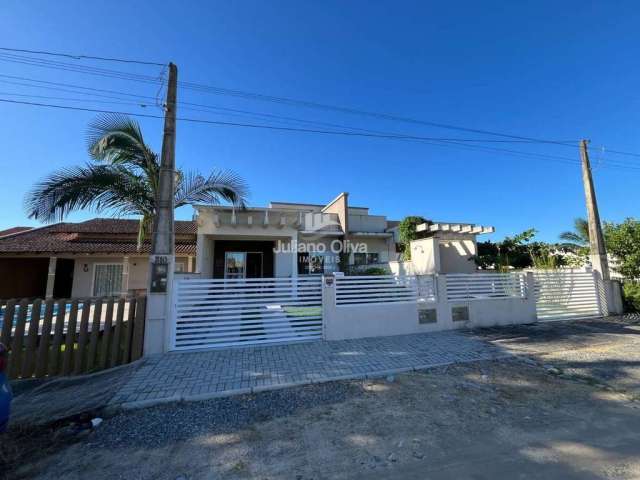 Casa à Venda com 1 Suíte na Barra do Saí