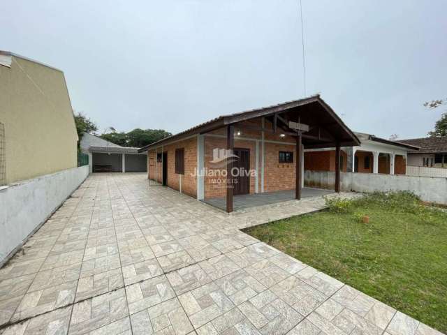 Casa com amplo espaço de quintal, Rainha do Mar - Itapoá - SC