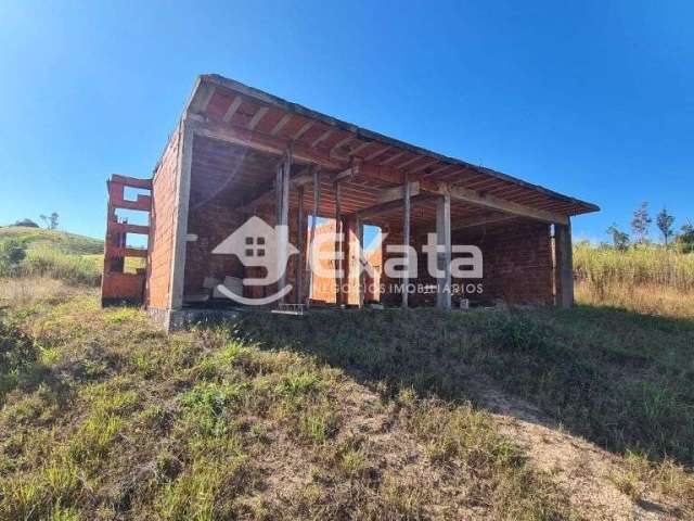 Ótima Oportunidade - Chácara em condomínio com casa em construção.