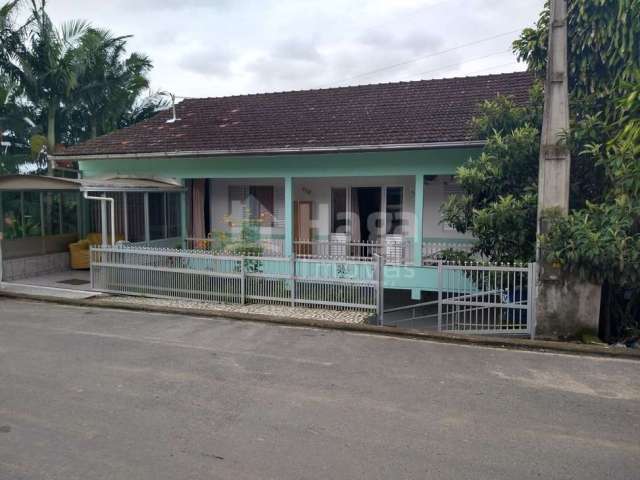 Casa à venda no bairro Centro em Ilhota/SC