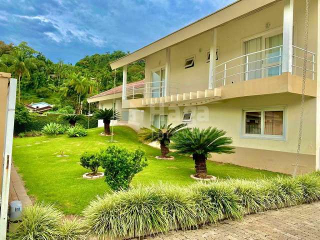 Casa alto padrão a venda no bairro Jardim Maluche em Brusque/SC