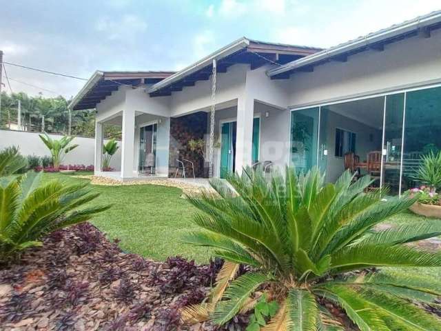 Casa com galpão à venda no bairro Barracão em Gaspar/SC