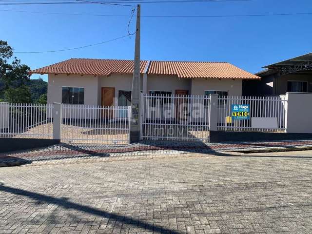 Casa geminada à venda no bairro Dom Joaquim em Brusque/SC