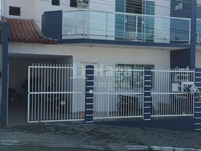 Sobrado à venda no bairro Nações em Balneário Camboriú/SC