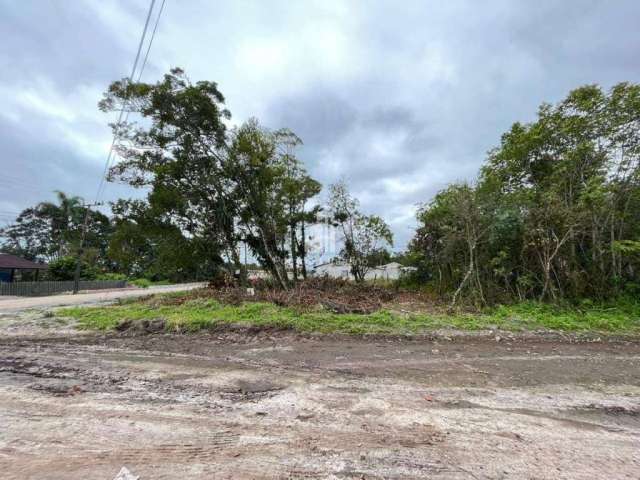 Terreno de esquina medindo 372m² no balneário Brandalize