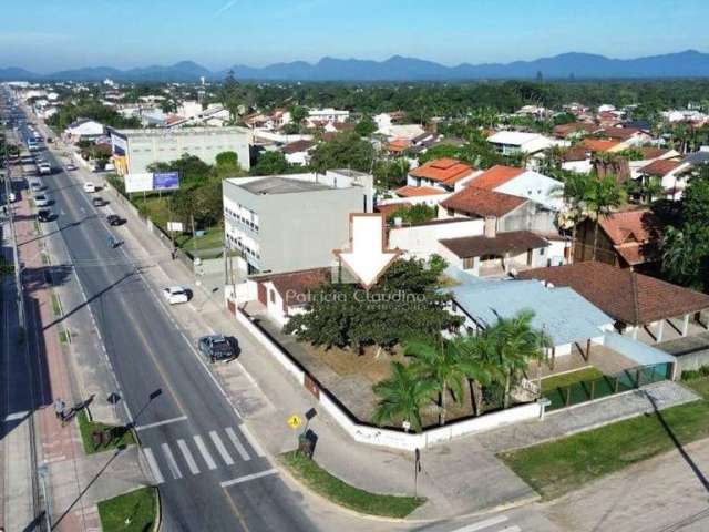 Terreno Comercial na Av. Celso Ramos com casa de 86.40m²