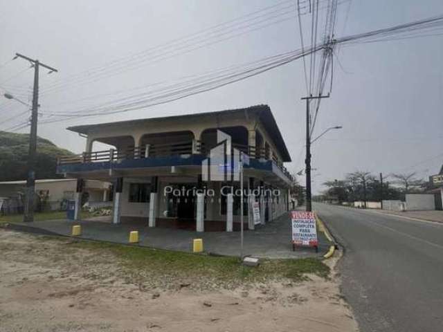 Sala comercial de esquina á 200 metros da praia na Barra do Saí!