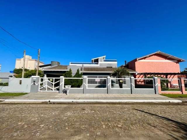 Casa bem localizada em Tramandaí.