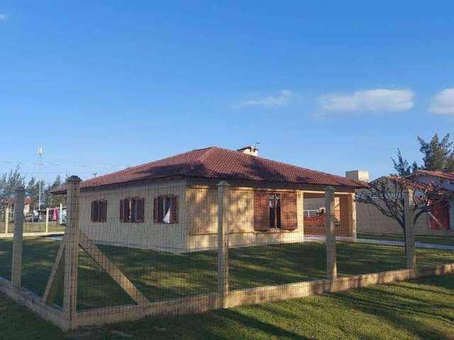 Casa Fora de Condomínio para venda  no Bairro Arpoador  em Xangri-lá